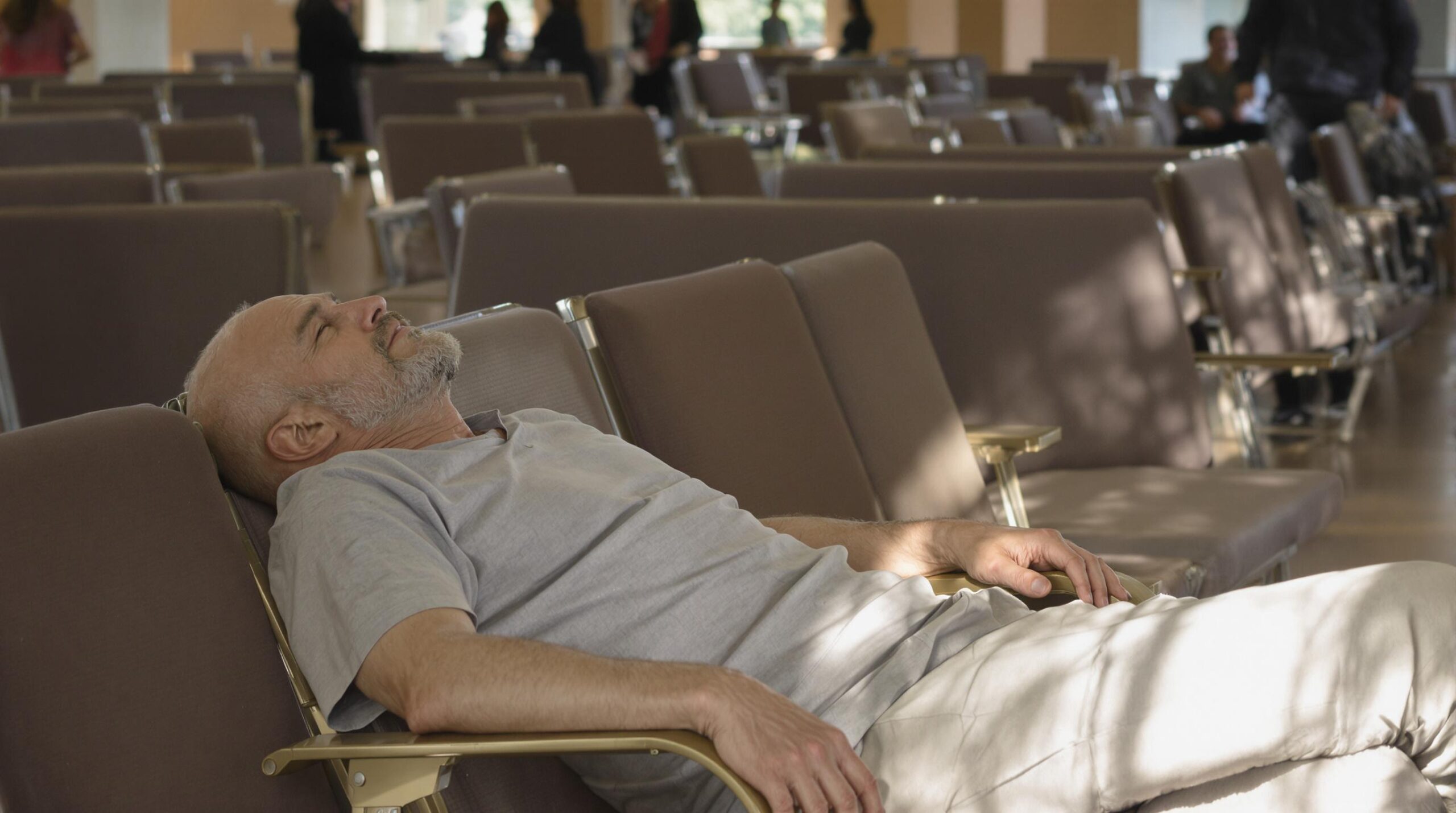 rendez-vous médical : salle d'attente d'un cabinet médical vide en début d'après-midi