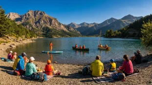 Enfants paddle canoë voile Rhône-Alpes lac montagne famille