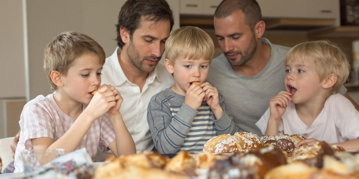 cadmium : baguette de pain tranchée sur une table